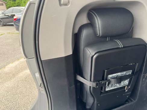 Used 2018 Toyota Sienna SE Premium w/ Carpet Mat Package FWD image 37