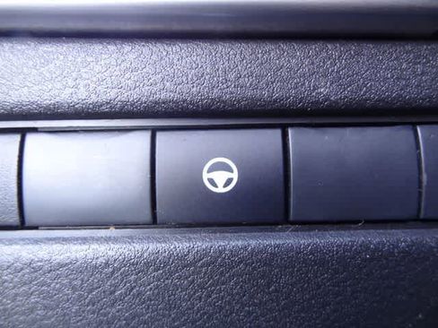 Used 2023 Nissan Rogue SV image 16