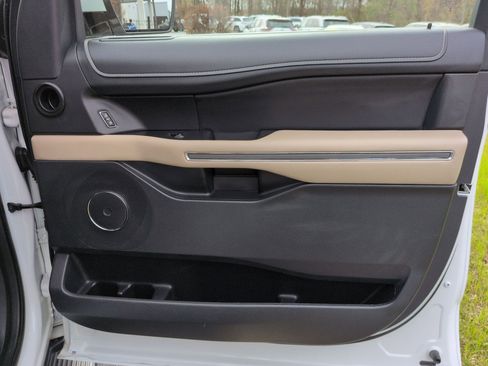 Used 2024 Ford Expedition XLT image 23