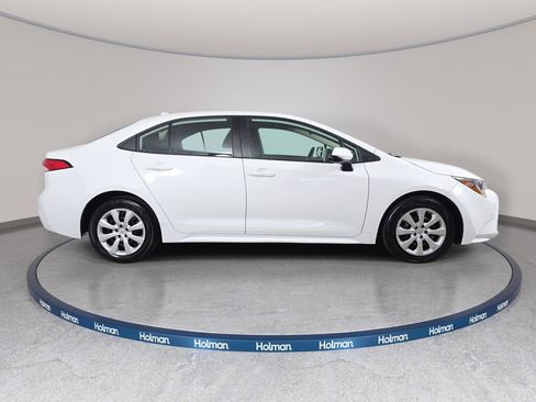 Used 2021 Toyota Corolla LE image 5