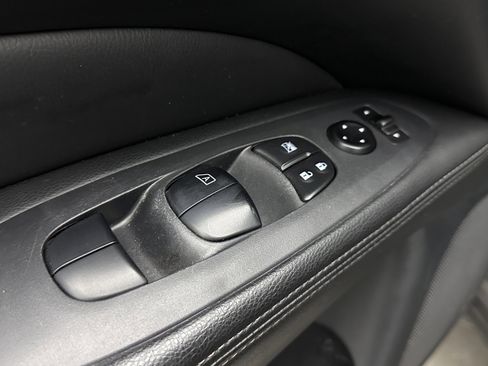 Used 2020 Nissan Pathfinder S AWD/4WD image 11