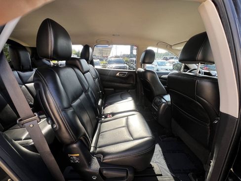 Used 2017 Nissan Pathfinder SL FWD image 11