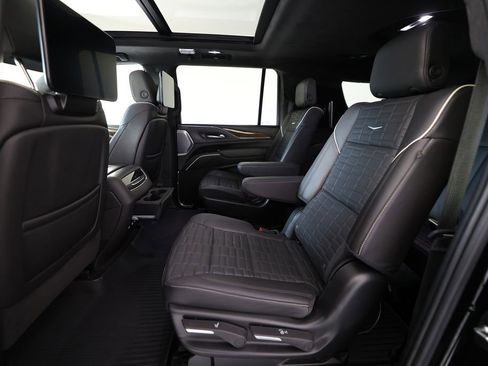 Used 2024 Cadillac Escalade ESV Premium Luxury Platinum w/ Heavy-Duty Trailer Package AWD/4WD image 15