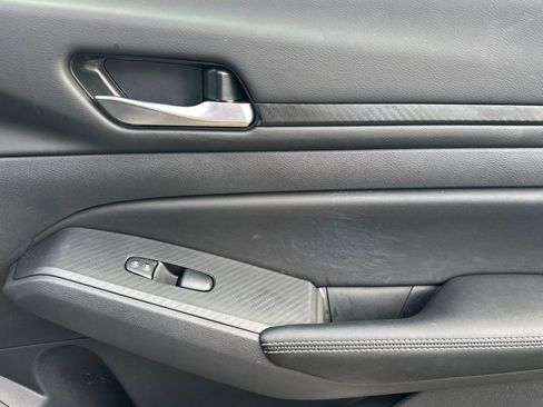 Used 2025 Nissan Altima 2.5 SV FWD image 18