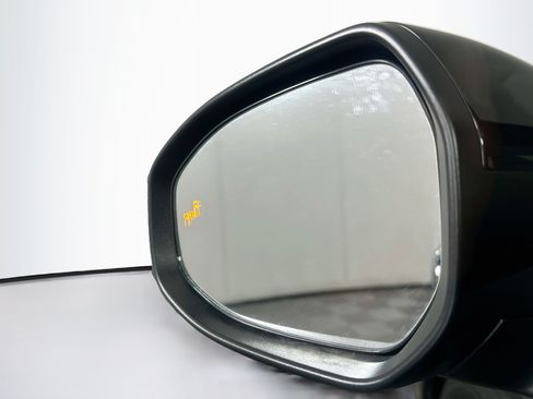 Used 2025 Toyota Prius LE FWD image 16