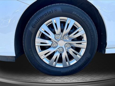 Used 2018 Chevrolet Cruze LS FWD image 31