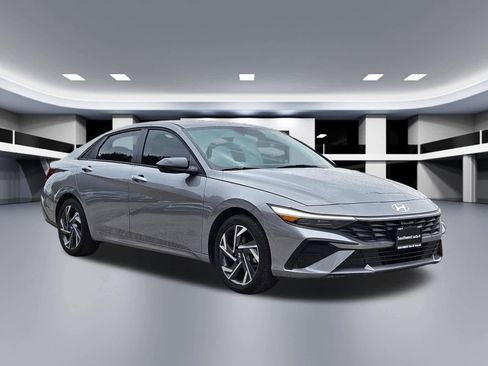 Used 2025 Hyundai Elantra Sport FWD image 8