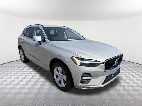 Used 2022 Volvo XC60 B5 Momentum image 3