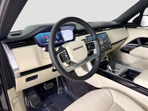 Used 2026 Land Rover Range Rover SE AWD/4WD image 9