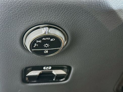 Used 2025 Mercedes-Benz GLC 300 image 17