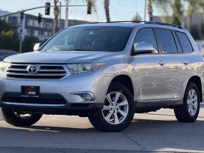 Used 2012 Toyota Highlander SE w/ Tow Pkg