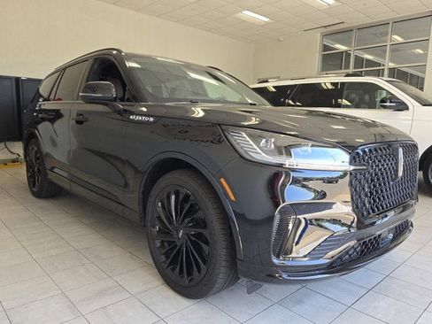 Used 2026 Lincoln Aviator Reserve AWD/4WD image 3
