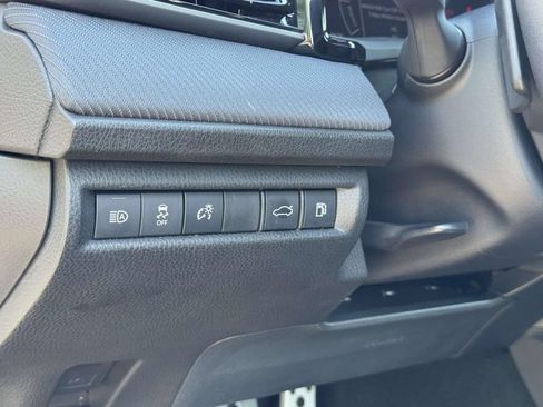Used 2025 Toyota Camry SE FWD image 10