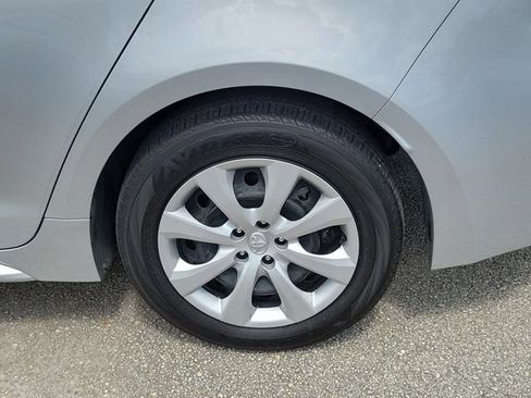 Used 2025 Toyota Corolla LE image 5