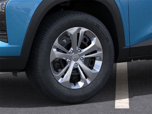 New 2026 Chevrolet Trax LS w/ Driver Confidence Package image 9