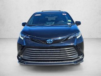 Used 2025 Toyota Sienna XLE Woodland Edition video 2