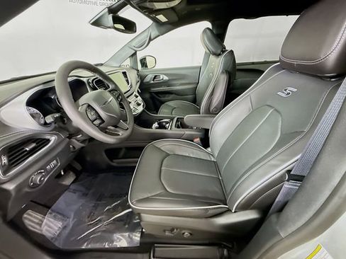 New 2026 Chrysler Pacifica Limited FWD image 20