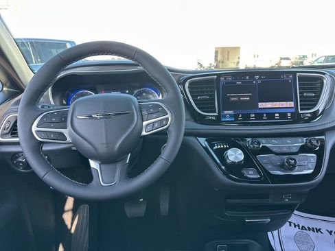New 2026 Chrysler Pacifica Select image 7