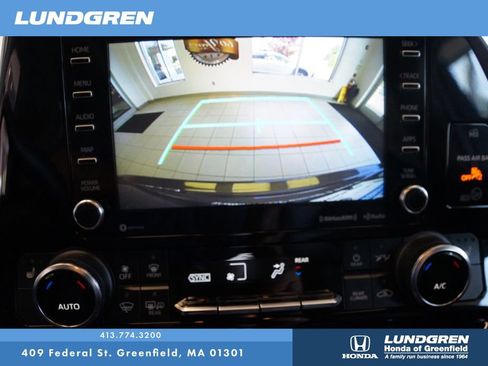 Used 2022 Toyota Highlander XLE AWD/4WD image 26