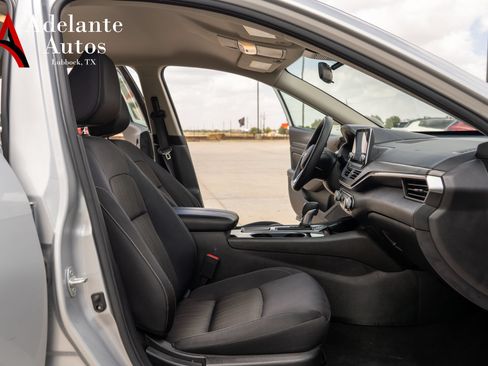 Used 2024 Nissan Altima 2.5 SV FWD image 10