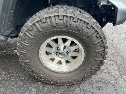 Used 2020 Jeep Gladiator Sport w/ Quick Order Package 24S AWD/4WD image 6