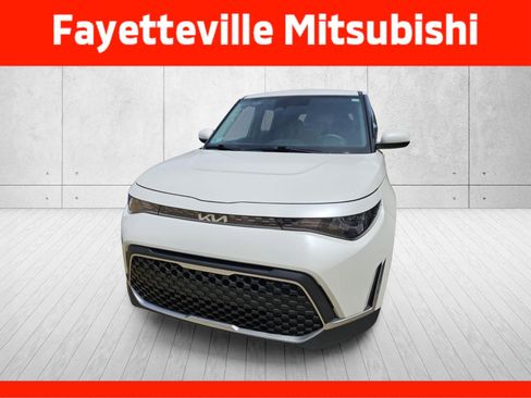 Used 2023 Kia Soul S FWD image 5
