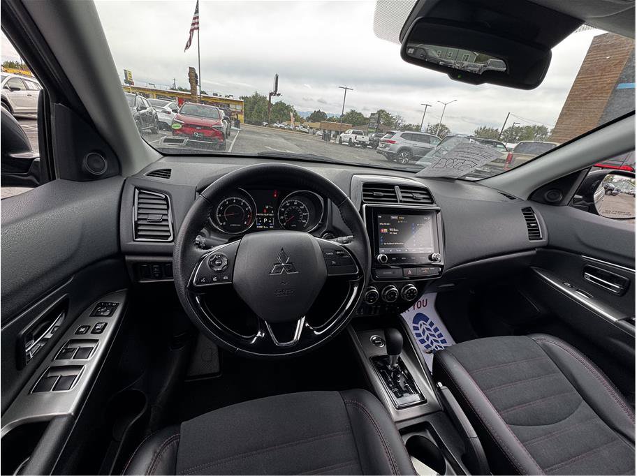 Used 2025 Mitsubishi Outlander Sport SE AWD/4WD image 2