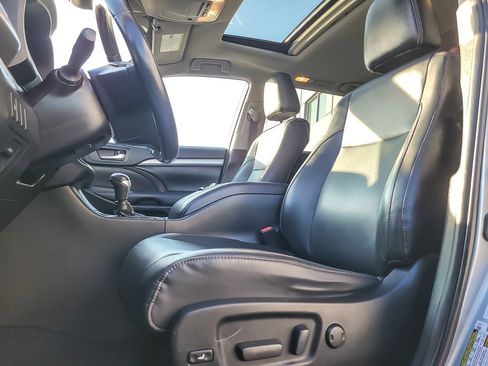 Used 2019 Toyota Highlander XLE image 7