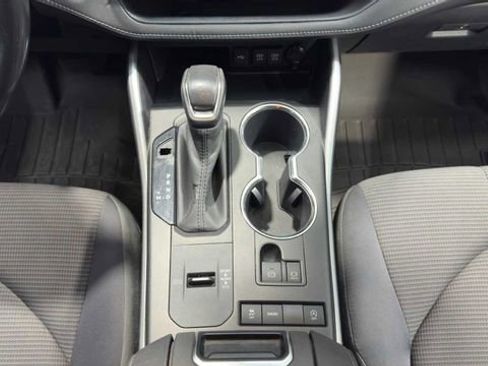 Used 2020 Toyota Highlander LE FWD image 19