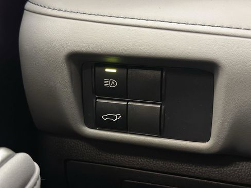 Used 2021 Toyota Highlander XLE image 39