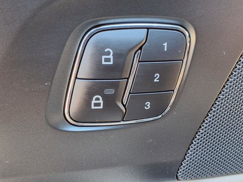 Certified 2025 Lincoln Nautilus Reserve image 30