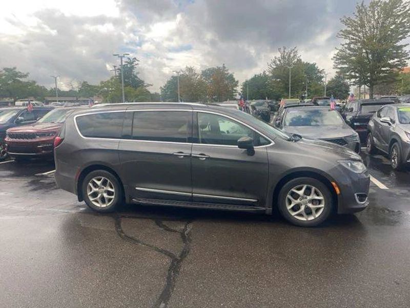 Certified 2020 Chrysler Pacifica Touring-L Plus w/ Tire & Wheel Group image 1