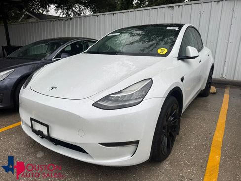 Used 2022 Tesla Model Y Long Range AWD/4WD image 1