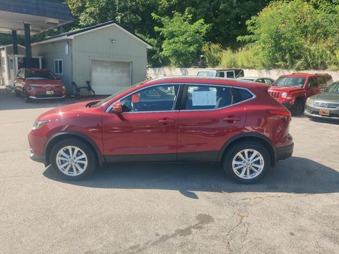 Used 2019 Nissan Rogue Sport SV w/ All-Weather Package AWD/4WD image 3