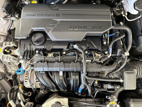 Used 2025 Hyundai Elantra SE FWD image 38