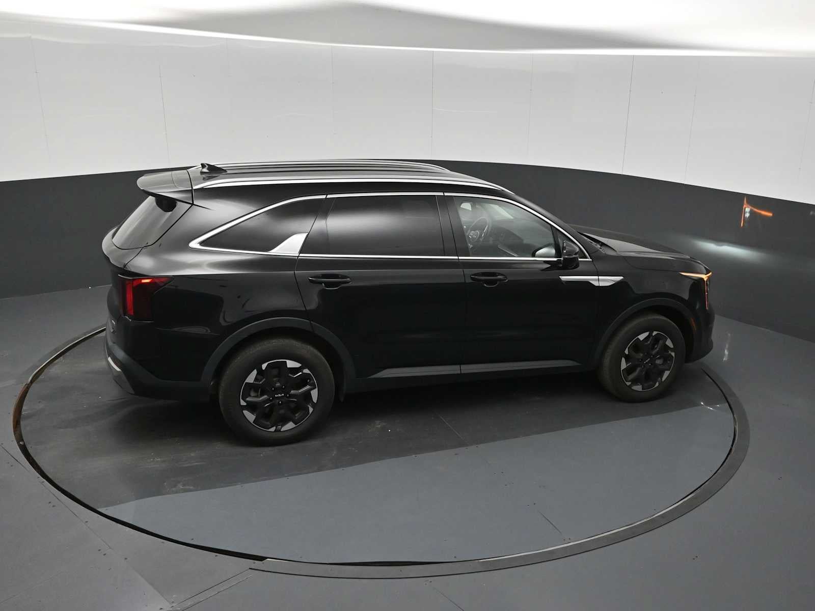 Used 2025 Kia Sorento S AWD/4WD image 17