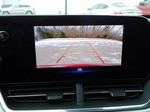 Used 2025 Chevrolet Trax LT image 32