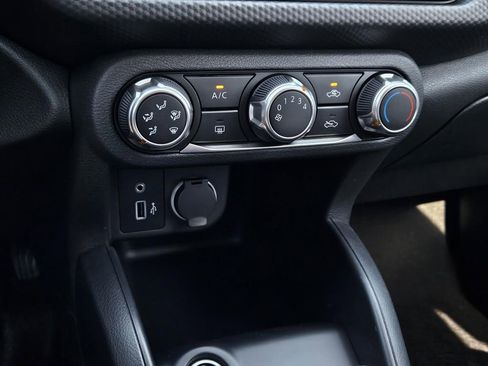 New 2025 Nissan Kicks Play S image 19