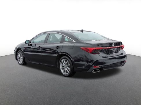 Used 2022 Toyota Avalon XLE w/ Moonroof Package image 4