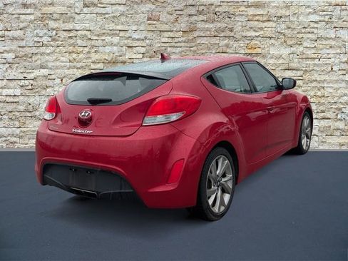 Used 2016 Hyundai Veloster FWD image 7