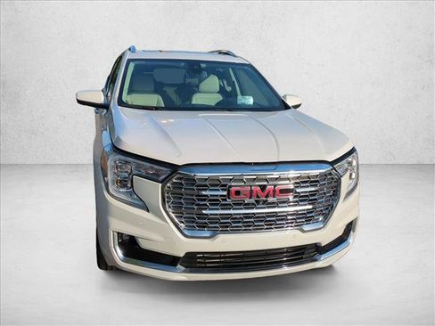 Used 2023 GMC Terrain Denali w/ Denali Premium Package AWD/4WD image 2