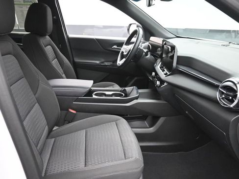 Used 2025 Chevrolet Equinox LT image 7