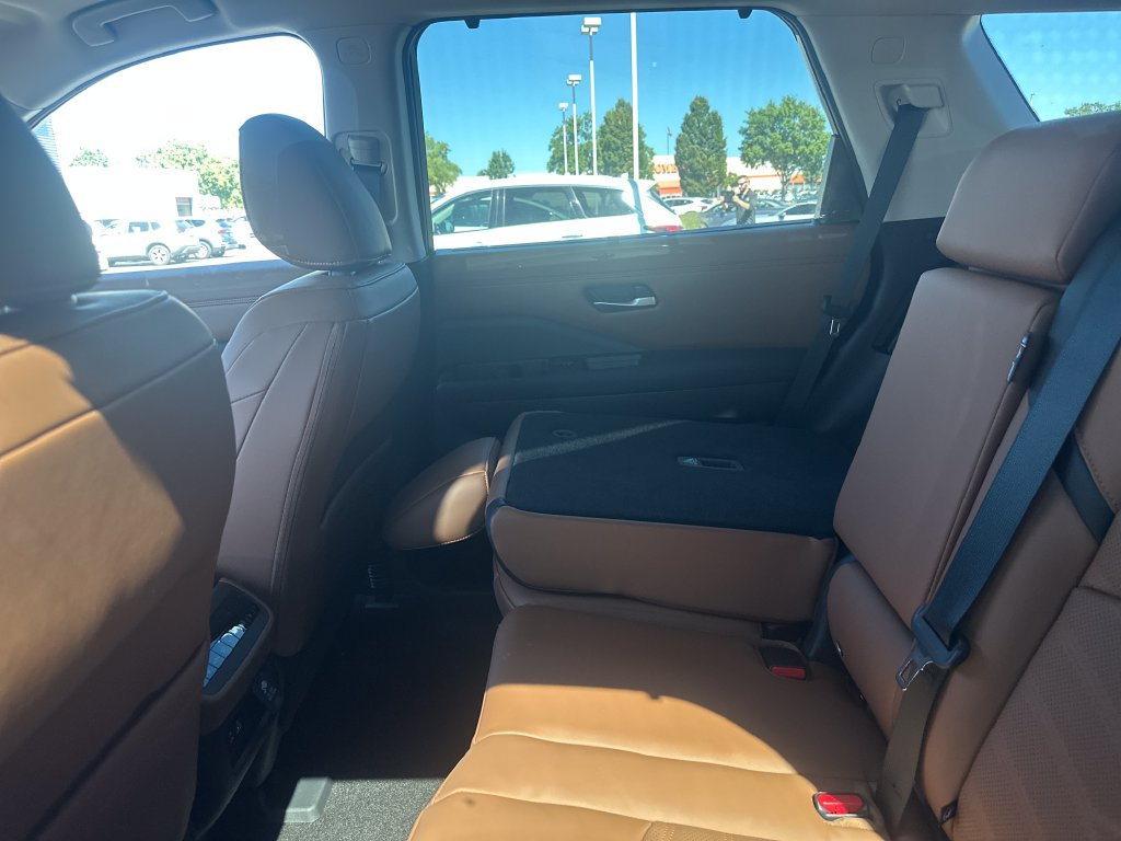 Certified 2025 Nissan Pathfinder Platinum w/ Cargo Package AWD/4WD image 4