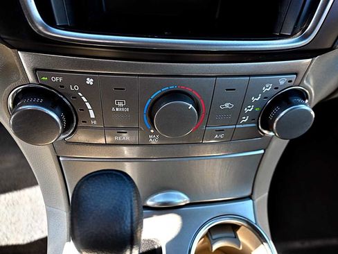 Used 2013 Toyota Highlander FWD image 22