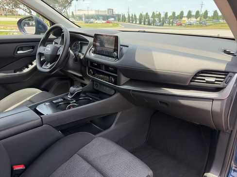 Used 2025 Nissan Rogue SV FWD image 30