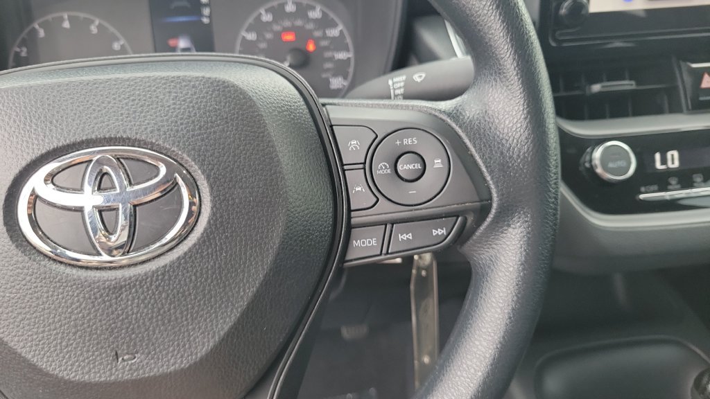 Used 2025 Toyota Corolla LE FWD image 19