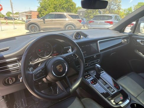 Used 2024 Porsche Macan AWD/4WD image 8