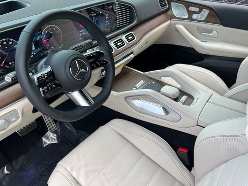 New 2026 Mercedes-Benz GLS 580 4MATIC image 4