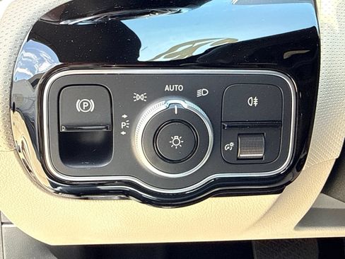 Used 2023 Mercedes-Benz CLA 250 image 27
