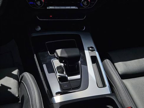 Certified 2025 Audi Q5 2.0T Premium Plus w/ Premium Plus Package AWD/4WD image 22